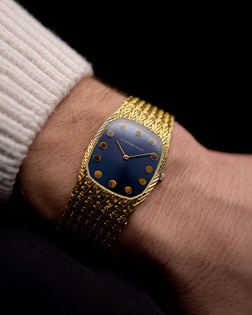 Audemars Piguet Orologi Vintage - Audemars Piguet Cobra oro Tiger Eye anni '70 - quadrante blu sunburst - bracciale d'oro intrecciato al polso