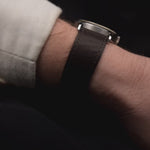 Vintage Omega Art Deco Pontife 1939 con cassa in acciaio e quadrante dorato al polso