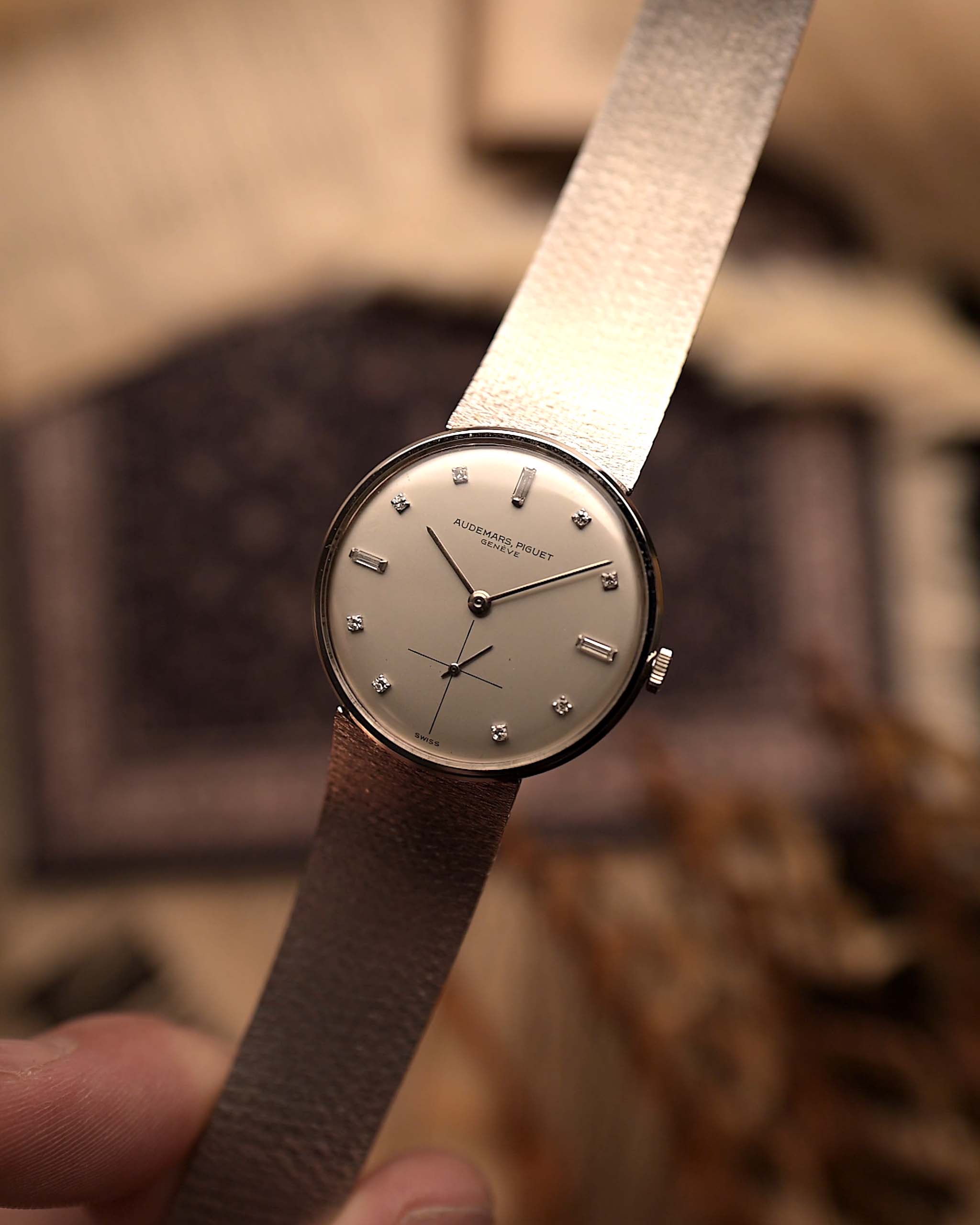 Vintage Audemars Piguet 5139BC 腕錶，18K 白金，銀色鑽石錶盤，手動機芯，指針固定，背景模糊