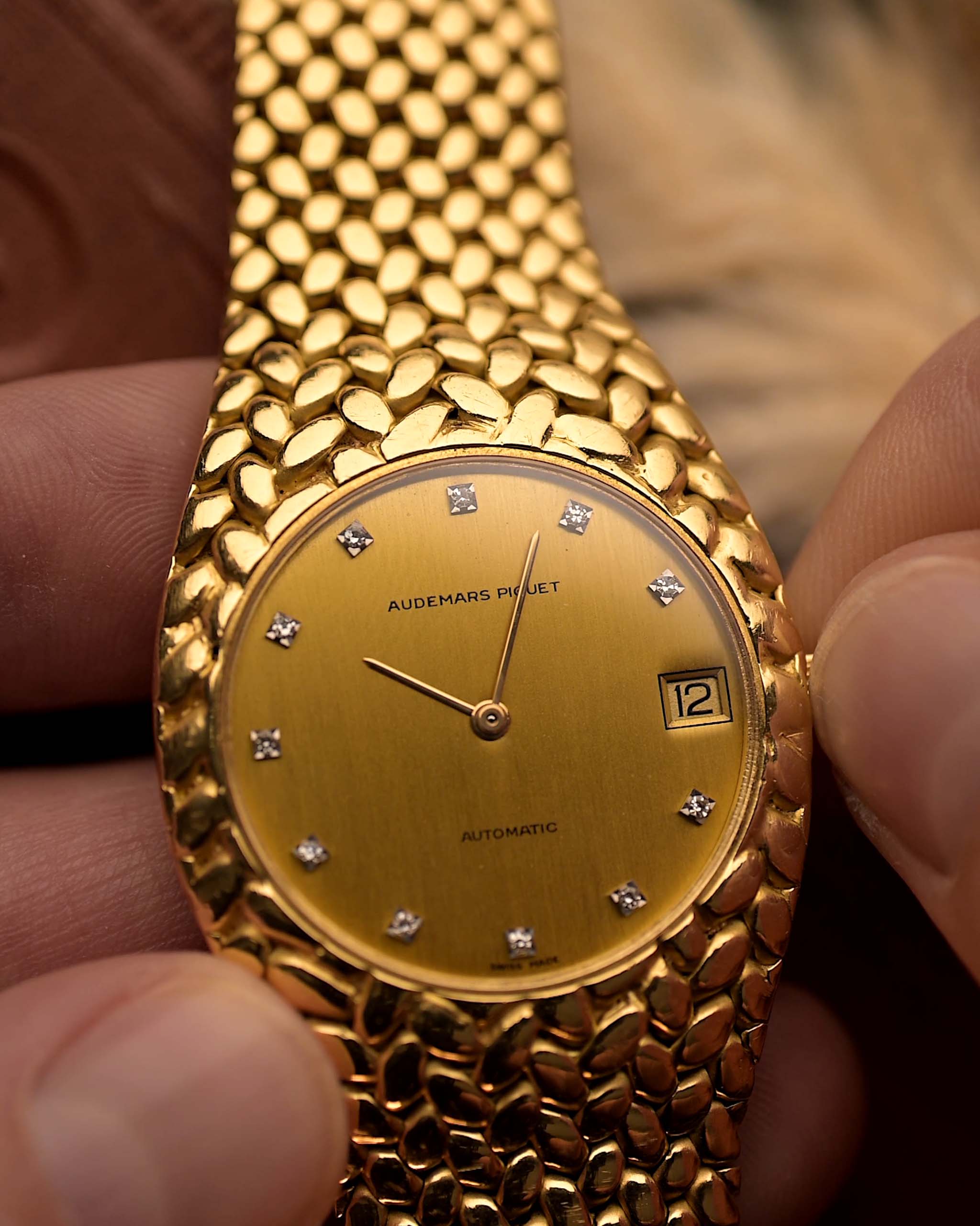 Vintage Audemars Piguet Cobra 5403 腕錶特寫，18K 金，鑽石錶盤，Jumbo 表殼，自動機芯，以指針固定