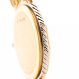 Audemars Piguet 八角形雙色 18K 腕錶的特寫照片，來自 1980 年代。30mm 18K 黃金錶殼、金色砂金石錶盤、手動上鏈機芯和黃金錶鏈。