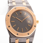 愛彼 Royal Oak 56175 Tantalum Rose 1980s 表盤特寫。33毫米，搭配鉭金和玫瑰金錶殼、石英機芯、石板灰錶盤和鉭金/玫瑰金錶鏈。