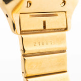 1980 年代的經典 Cartier Santos Carrée 2964 腕錶特寫照片。狀態極佳，27 毫米黃金錶殼，配自動機芯，原裝白色錶盤和黃金錶鏈。