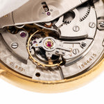 古董 IWC de Luxe 18K 1959 自動機芯特寫。35毫米，18K黃金錶殼，8531自動機芯，無瑕派盤錶盤和皮革錶帶。