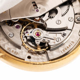 古董 IWC de Luxe 18K 1959 自動機芯特寫。35毫米，18K黃金錶殼，8531自動機芯，無瑕派盤錶盤和皮革錶帶。