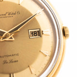 古董 IWC de Luxe 18K 1959 自動上鏈錶盤特寫。35毫米，配備18K黃金錶殼、8531自動機芯，無瑕派盤錶盤和皮革錶帶。