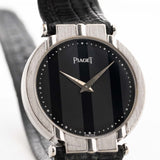 1980 年代的 Piaget Polo 7273 腕錶特寫照片。白金錶殼，27.5 毫米，搭載伯爵 7P 石英機芯，配原裝縞瑪瑙錶盤和真皮錶帶。