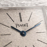 1970 年代的 Piaget Protocole 9133 Bark 18k 腕錶特寫照片。23mm 18K 白金腕錶，配備手動上鏈機芯，原裝樹皮漆面錶盤和整合式錶鏈。