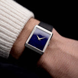 1970 年代的 Piaget Protocole 9151 Lapizlazuli 18k Hobnail 腕錶照片。 
23mm 18K 白金錶殼，配手動上鏈機芯及原裝 Lapislazuli 錶盤，配真皮錶帶。