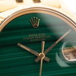 勞力士 1601 Datejust 18K 孔雀石錶盤特寫照片。來自 1968 年，36 毫米 18K 黃金錶殼，搭配原裝孔雀石錶盤、1570 自動機芯和原裝 Jubilee 錶鏈。