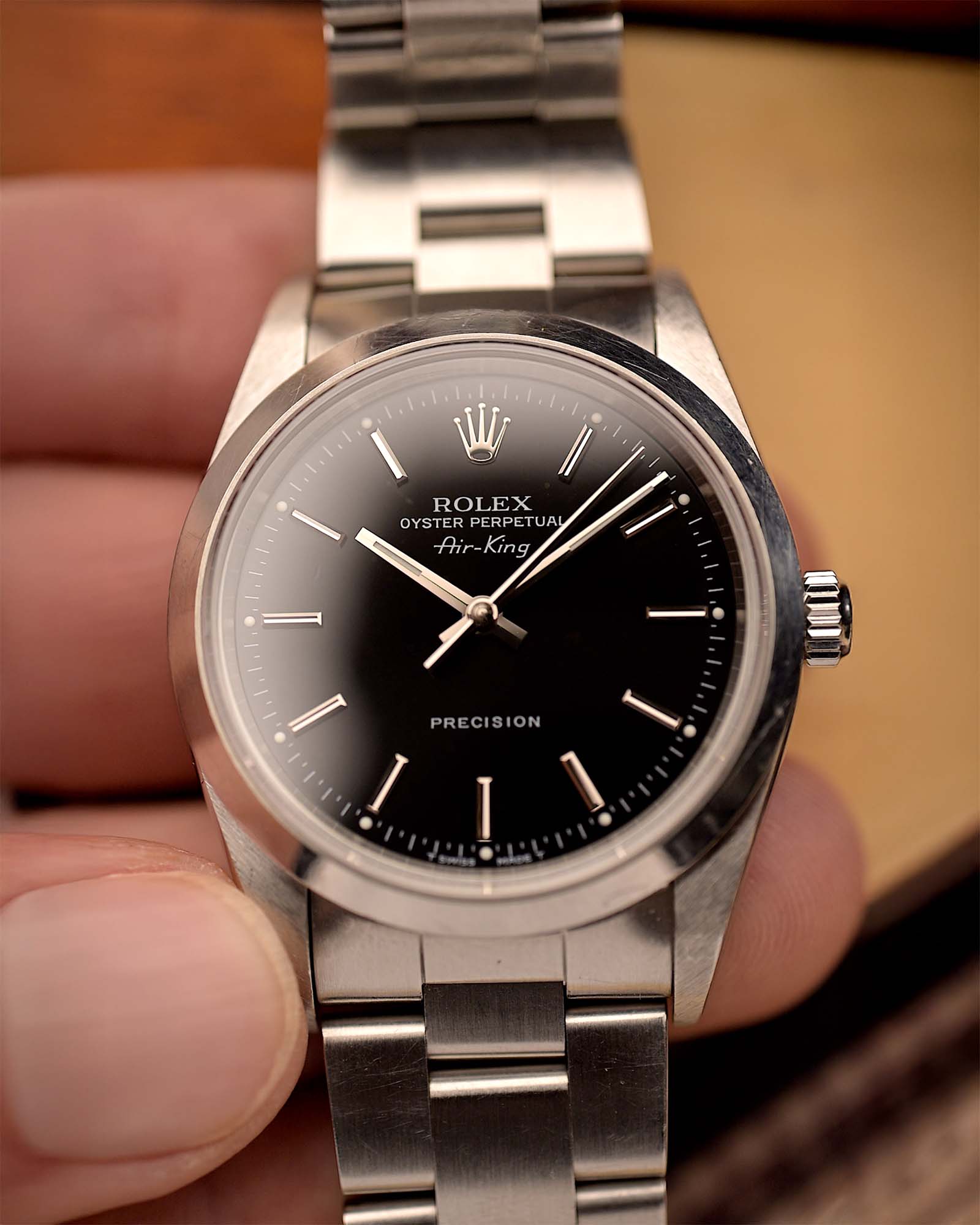 復古勞力士 Air King 14000 黑色腕錶，1999 年製造。34mm 不銹鋼材質，搭載 3130 自動機芯，完美無瑕的黑色錶盤和勞力士蠔式錶鏈。