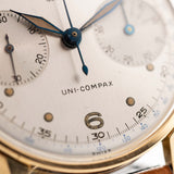 經典 Universal Geneve 5166 Uni Compax 18K 金 1950 銀色垂直拉絲錶盤特寫
