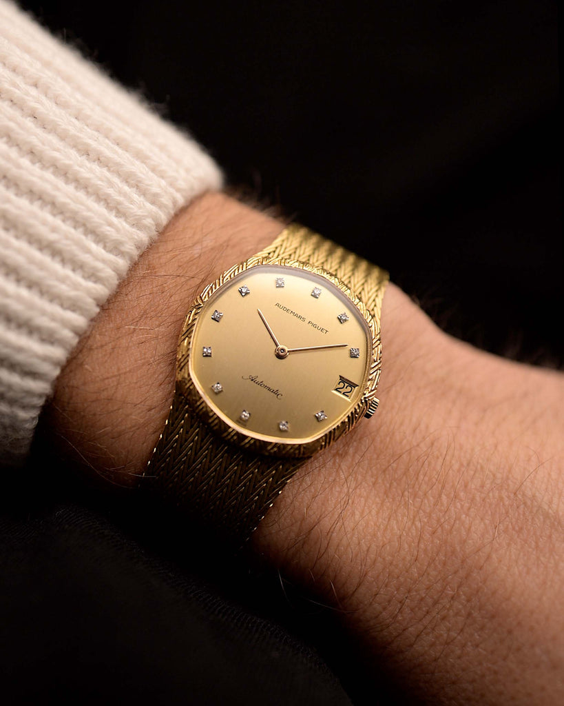 Vintage Audemars Piguet 自動腕錶，1980 年代製造，31.5 毫米 18K 黃金錶殼，黃金錶盤，腕上有 11 個鑽石時標