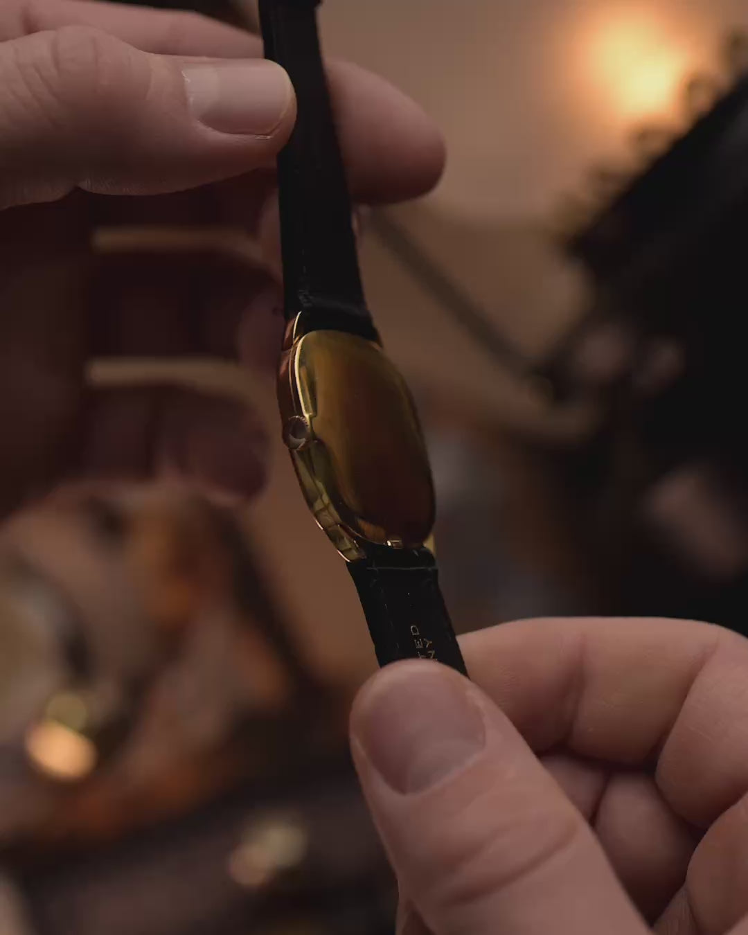 古董江詩丹頓39007 Ellipse腕錶，18K金材質，橢圓形錶殼，灰色錶盤，手動上鍊，黑色皮革錶帶，附細節影片